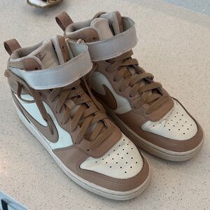 Nike Kids Sneakers in Brown and Cream